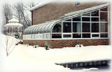 倾斜弯曲的伊娃温室-最好的玻璃温室为您的家